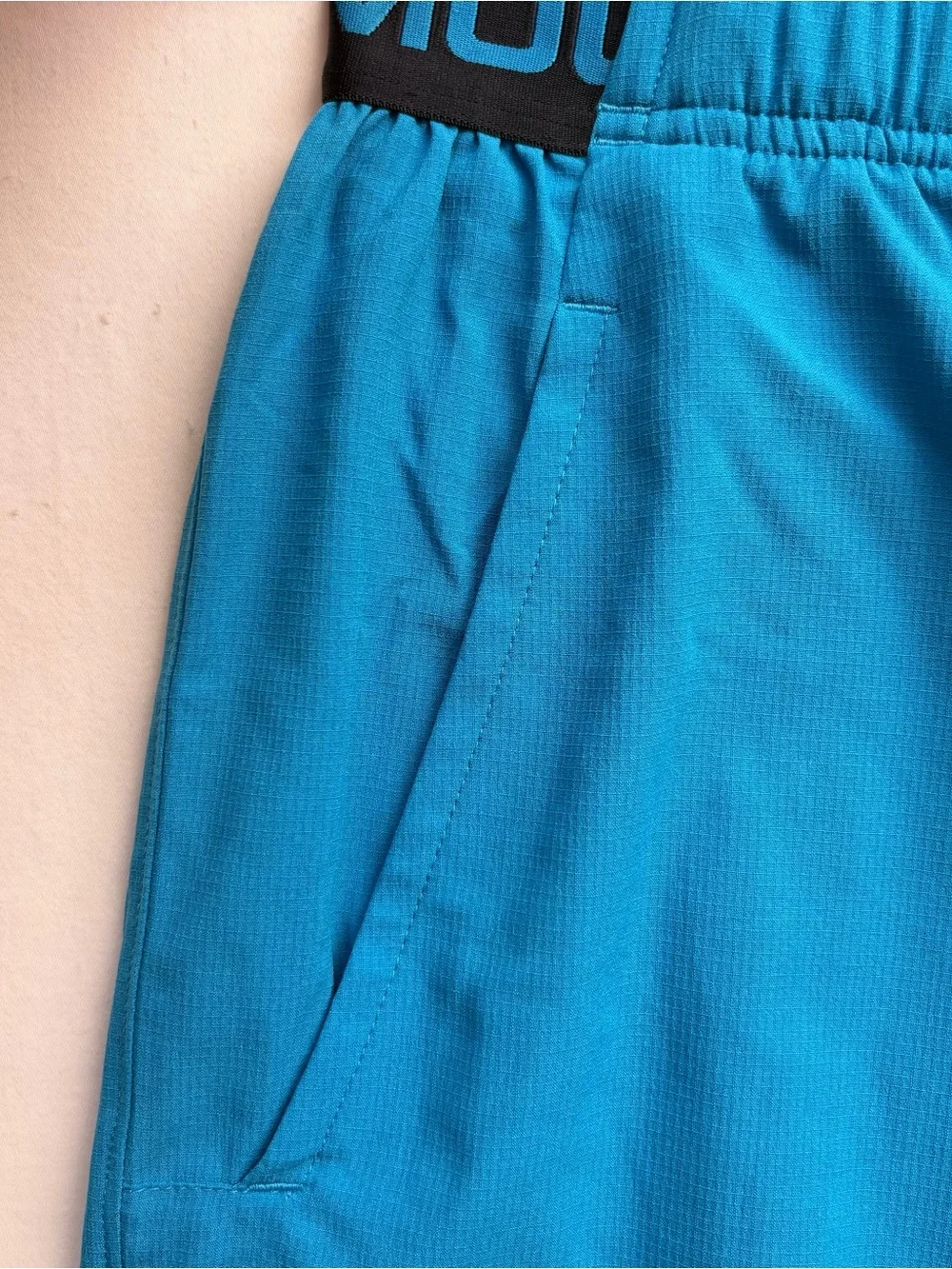 Under Armour Teal-Blue Men's Medium 2-in-1 Running Shorts - NEW